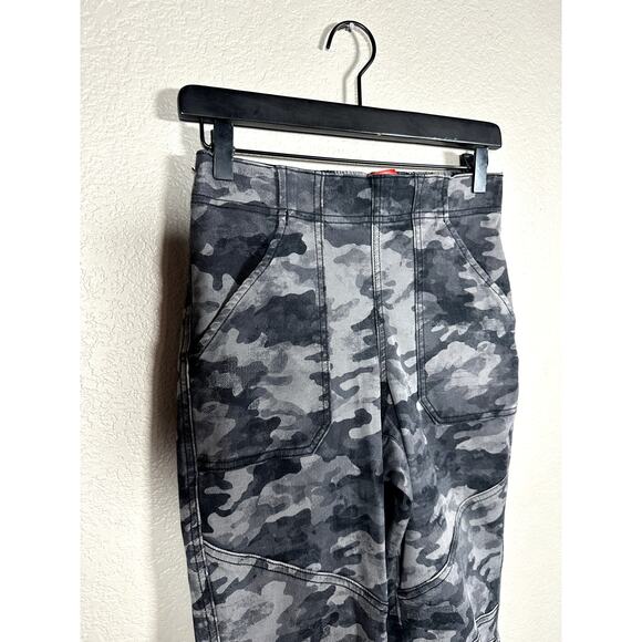 SPANX Black Wash Camo Stretch Twill Cargo Jogger Pant Size Small - Picture 3 of 7